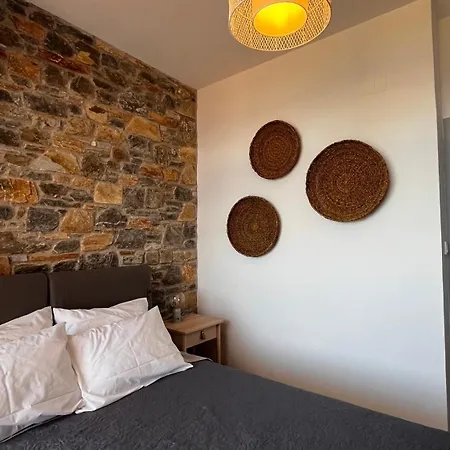 Casa de Férias Aelia Stone Sourpi