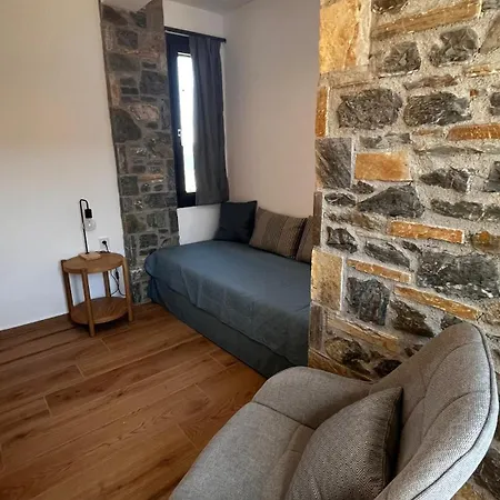 Aelia Stone Casa de Férias Sourpi
